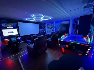 Florida Disney Star Wars Villa, Poolside Cinema - 6