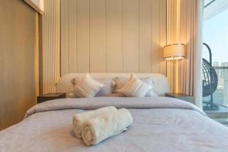 Elegant 2BR with Sea View & Direct Beach Access - 2