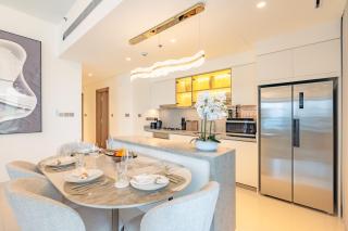 Elegant 2BR with Sea View & Direct Beach Access - 3