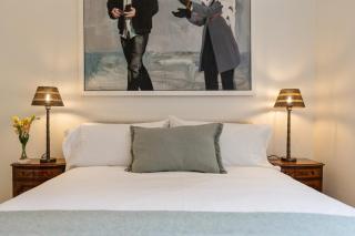 Elegant 2 BR Flat in Kensington - 6