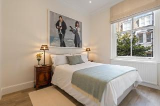 Elegant 2 BR Flat in Kensington - 2