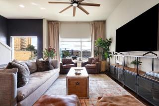 Hanger - A Birdy Vacation Rental - 1