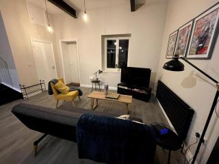 Stylish 2-Bed Home Near A11 - 2