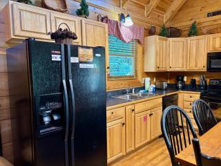 King Bed, Game Tables, Resort Pools, Putt-Putt, Great Location! - 5