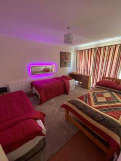 Large Stylish 3 Bedroom in Chatham - 0