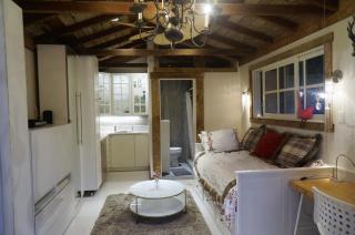 Darling Guesthouse in the Hills with private Patio - 0
