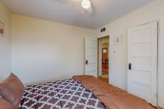 Charming Casita with 3br with Parking & Wifi! - 1