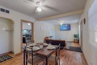 Charming Casita with 3br with Parking & Wifi! - 0