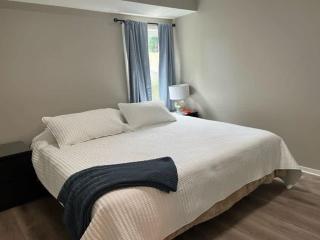 Modern & Renovated 3BR 1BA Home - Quiet & Cozy - 8