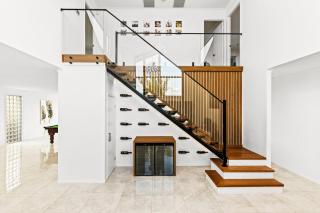 Resort Style Luxurious Waterfront Entertainer - 9