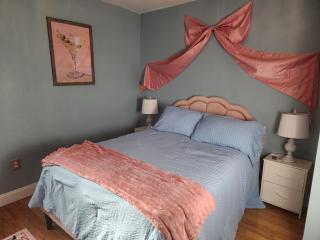 Old Salem House 15 mins from downtown Salem - 2