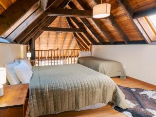 Relaxed Kiwi Bach Over Akaroa Harbour - Port Watch - 2