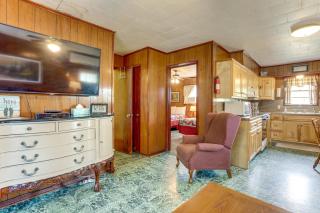 Walk to Greers Ferry Lake! Home with Dock Access - 3