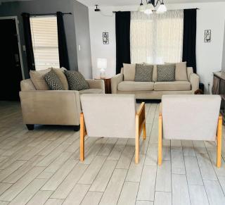 Fall Getaway- spacious, pet friendly & event ready - 7