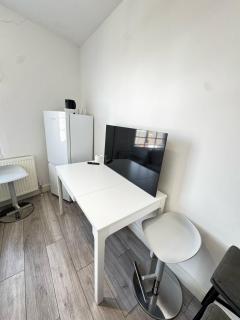 Family room in Zone 2 - 9