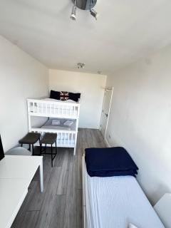 Family room in Zone 2 - 4