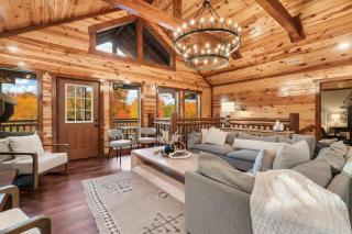 Indoor Pool - Epic Game Room - MiniGolf - 24 Guests - 8 Bedrooms - 8