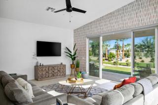 1 mi from Tennis Garden - Corn hole - Pool Access - 4