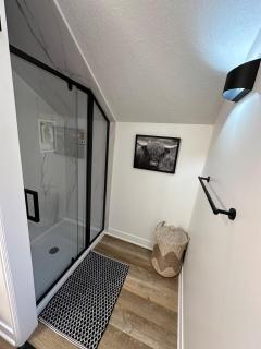 Modern Beach Retreat Pet Friendly Prime Location - 3
