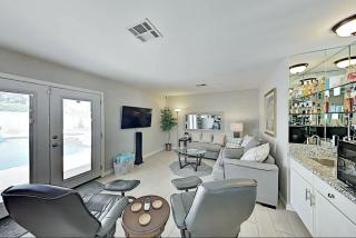 Luxe Retreat - Backyard Oasis - 8