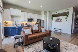 Luxury Skyline Escape, Sauna, King Bed, DT View - 3