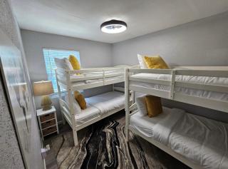 Houston Getaway 15 Mins to Downtown - 1