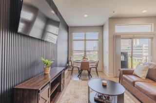 Luxury Skyline Escape, Sauna, King Bed, DT View - 8