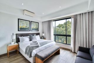 MENLYN-Entire luxury 2-bedroom en-suite apartment at Regency Hotel - 0