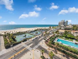 Beachfront Sky Loft - 6