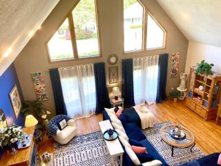 3BR Master Loft Master Suite 3 bath hot tub pets enclosed yard - 0
