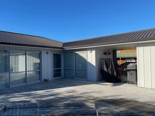 Hosts on the Coast Given Getaway - 1