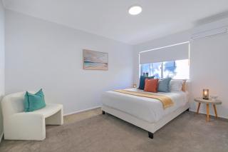 Spacious 3-Bed Coorparoo Apartment - 6