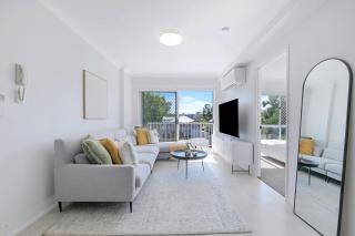 Spacious 3-Bed Coorparoo Apartment - 9