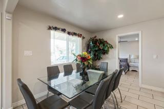 4 Room- Local VIBE Retreat just 12 min to The Strip and Fremont - 8