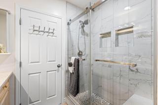 LV BigSave HOUSE 4 Room- Local VIBE just 12 min to The Strip and Fremont - 1