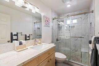 4 Room- Local VIBE Retreat just 12 min to The Strip and Fremont - 4