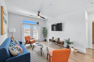 001 Chic 2B Condo, Resort Style Pool & Gym Near Stockyard, 7M to Dickies Stadium, 15M to AT&T stadium - 0