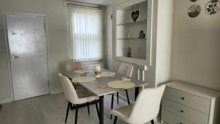 2 Bed Cottage Retreat in central location - 8