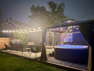 Vibing Hudson Retreat Pet-Friendly w Hot Tub - 0