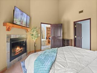 Indoor Water Park - Game Rm - Mins to Downtown - Jacuzzi - 6