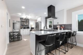 Modern Getaway Near Downtown – Family Friendly - 6
