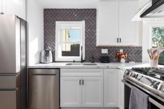 Modern Getaway Near Downtown – Family Friendly - 3