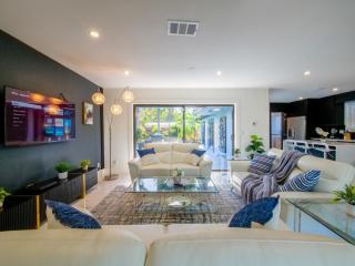 Luxury,3Bed 2Bath ,Pool,Grill,Parking in Hollywod - 0