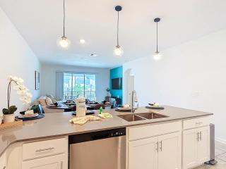 Homey Lakeview with themed Room and 2 Clubhouses - 1