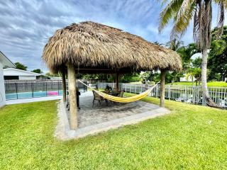 Spacious 4BR Waterfront Home with Private Pool, Tiki Hut & Free Parking near Miami & Key Largo - 9