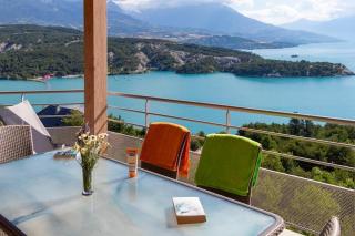 Chorges Lakeside Stay with a Fireplace - 4