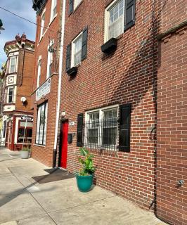 Entire rental studio unit in Queen Village Philly - 6