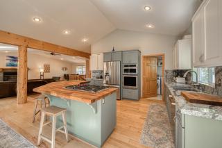 Emerald Lodge at Tahoe Park by Tahoe Getaways - 4BR w HOA Beach & Air Conditioning - 1