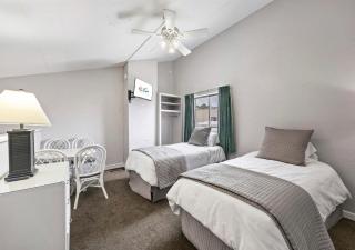 Sea Crest Surf and Racquet Club - 9