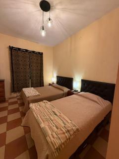 Departamento ampliio y centrico 2 habitaciones con balcon - 2